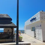Estudio Con Piscina Y Parking, Playa A 4 Min A Pie, Tren A 2 Min
