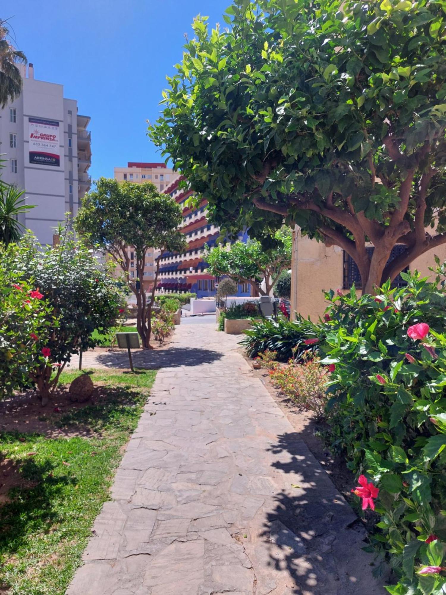 Lejlighed Estudio Con Piscina Y Parking, Playa A 4 Min A Pie, Tren A 2 Min