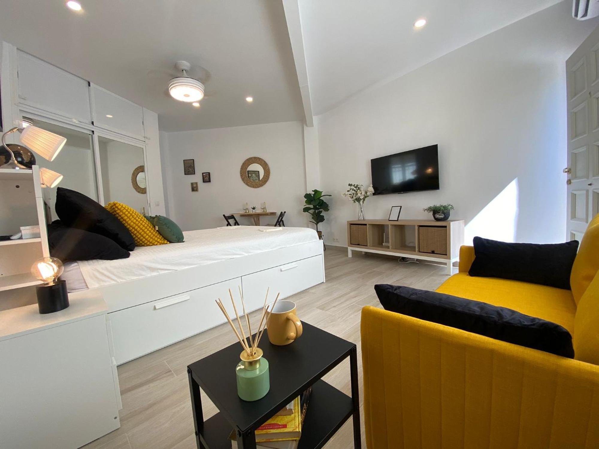 Lejlighed Estudio Con Piscina Y Parking, Playa A 4 Min A Pie, Tren A 2 Min *