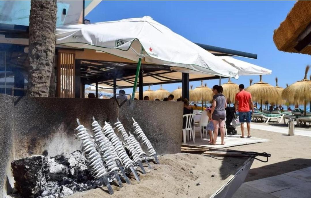 Lejlighed Estudio Con Piscina Y Parking, Playa A 4 Min A Pie, Tren A 2 Min